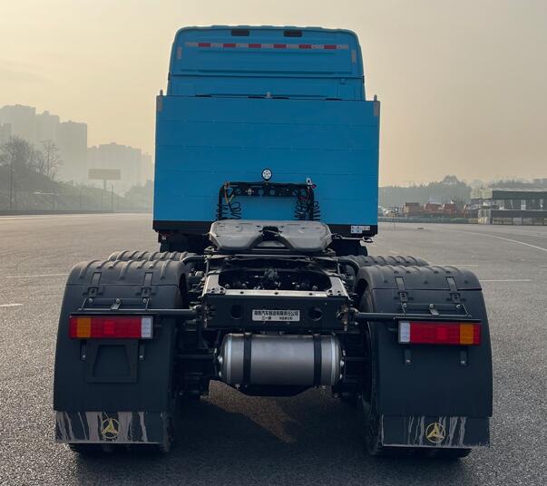 HQC42503SWBEV21 三一牌707马力后双桥,后八轮纯电动纯电动半挂牵引车图片
