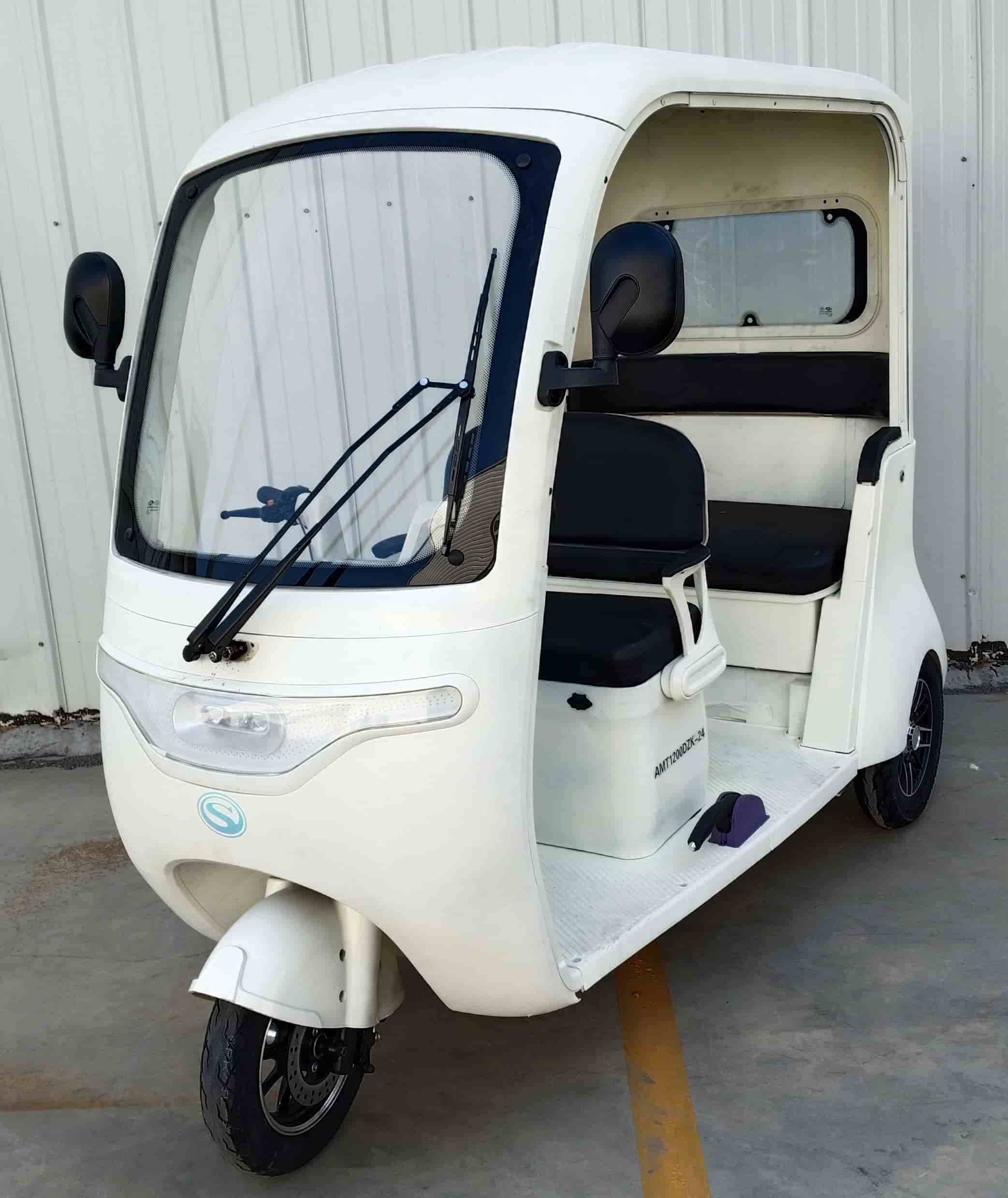 电动正三轮摩托车