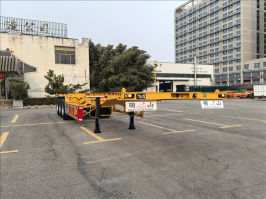 集装箱运输半挂车
