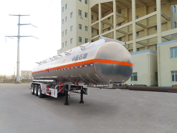 陆平机器牌12.1米33吨3轴运油半挂车(LPC9407GYYS)