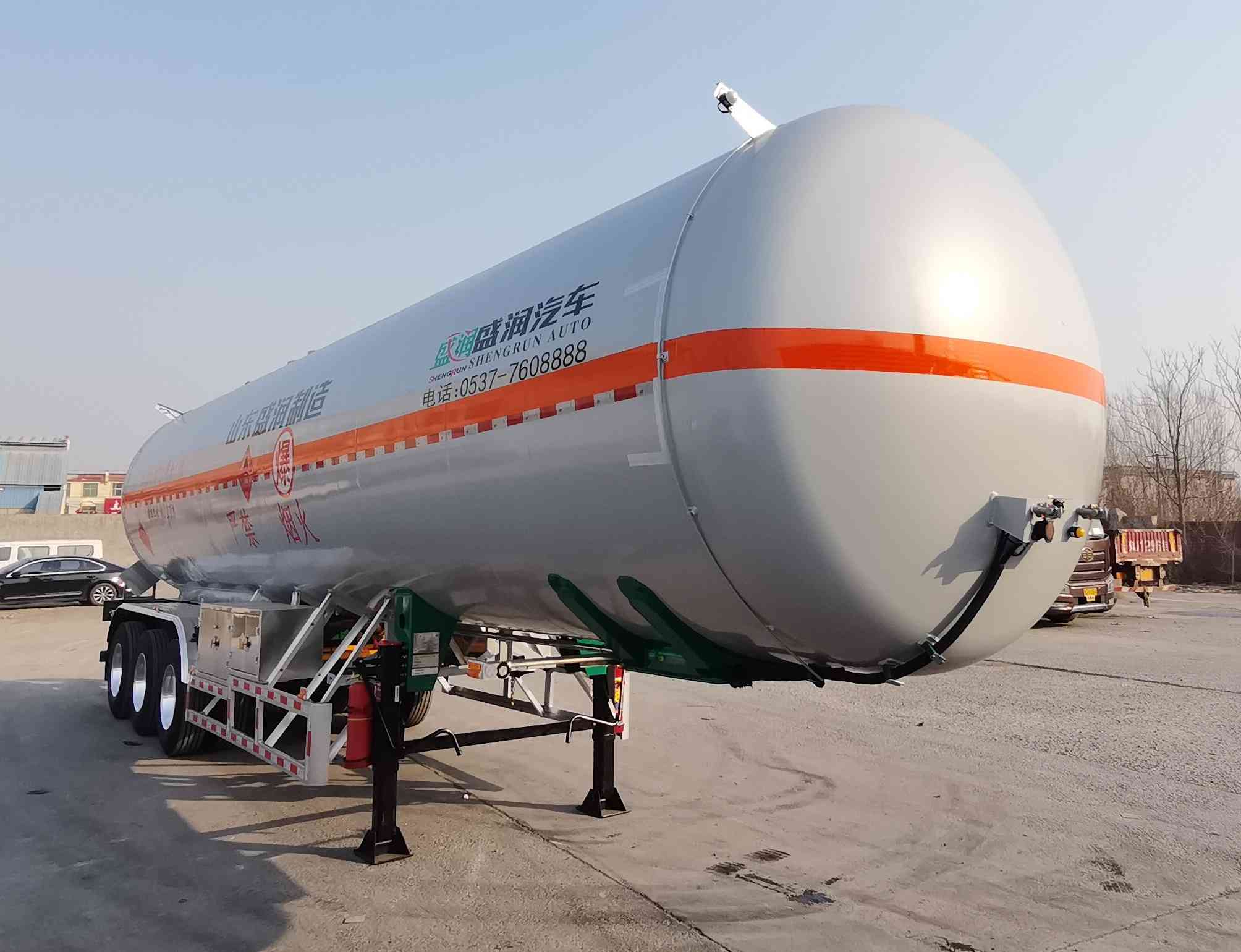 盛润牌13米28.5吨3轴液化气体运输半挂车(SKW9403GYQ)