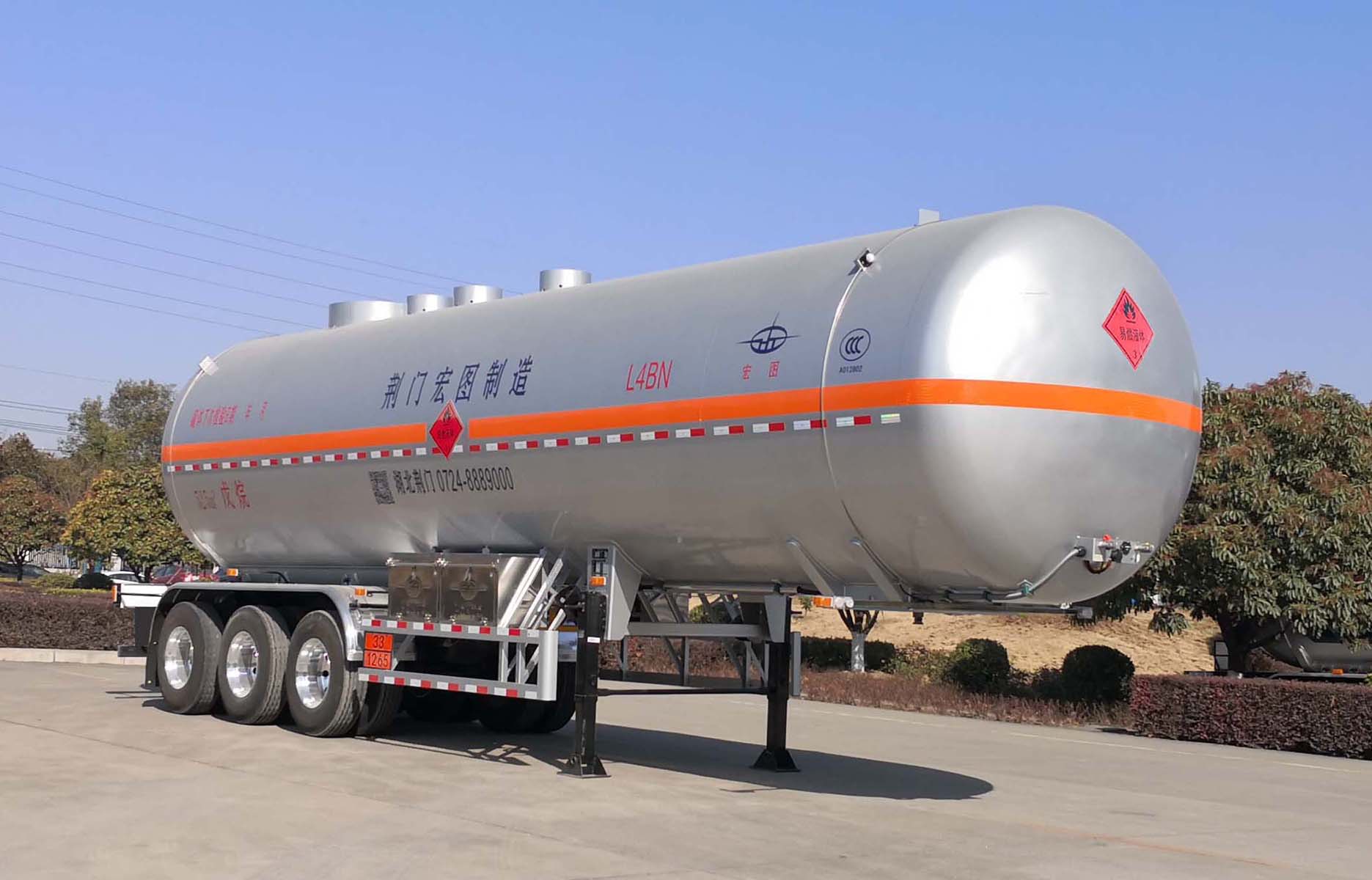 宏图牌11.8米29.7吨3轴易燃液体罐式运输半挂车(HT9400GRY4)