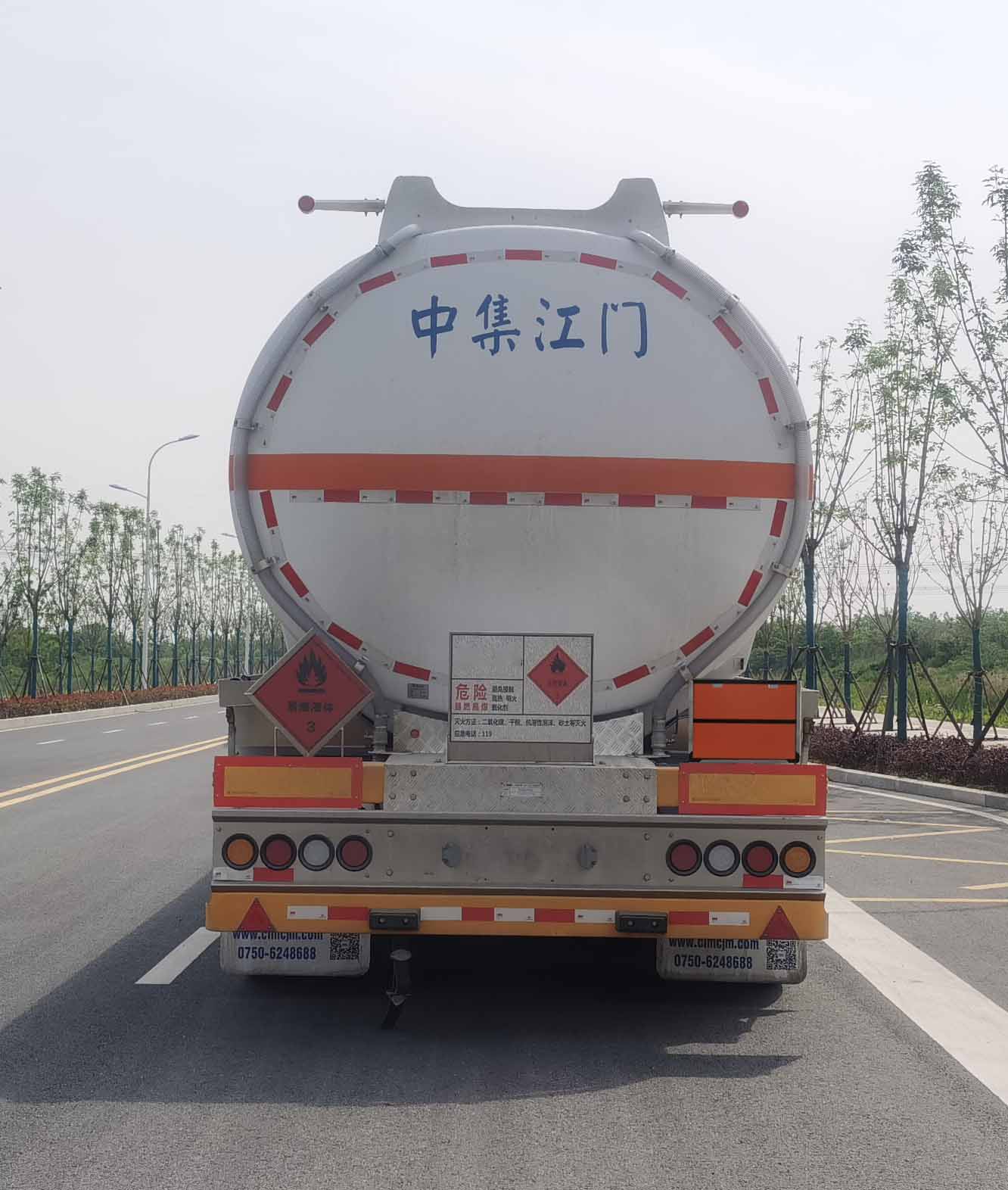 铝合金运油半挂车图片