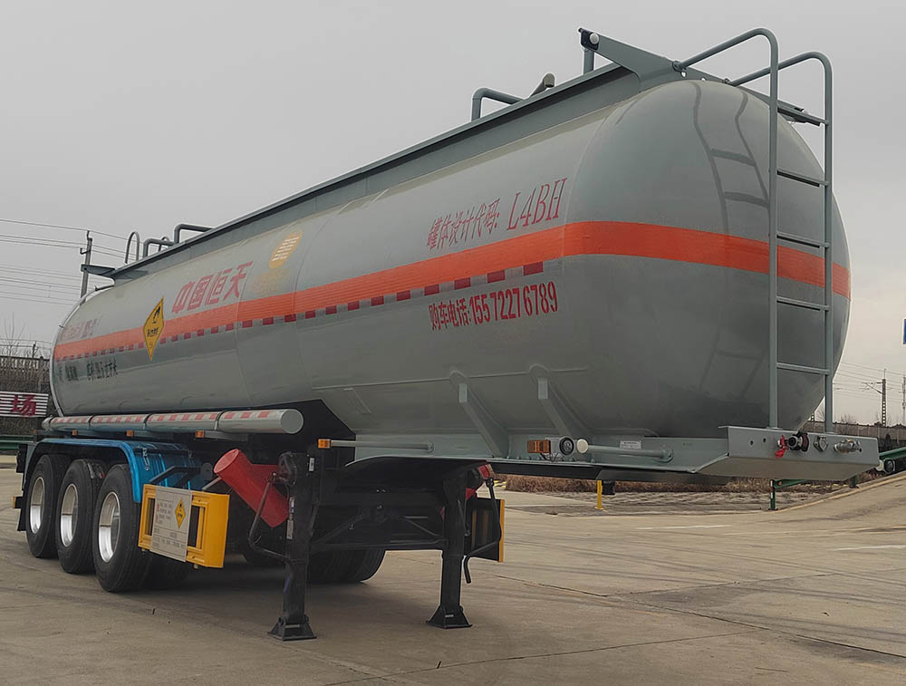 楚风牌10.7米31.5吨3轴氧化性物品罐式运输半挂车(HQG9400GYW)