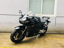 两轮摩托车