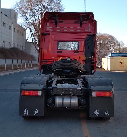 CA4256P26K15T1E6A80 解放牌375马力后双桥,后八轮柴油国六平头柴油牵引车图片
