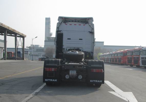 ZZ4256V324HF1H 汕德卡牌505马力后双桥,后八轮柴油国六牵引汽车图片