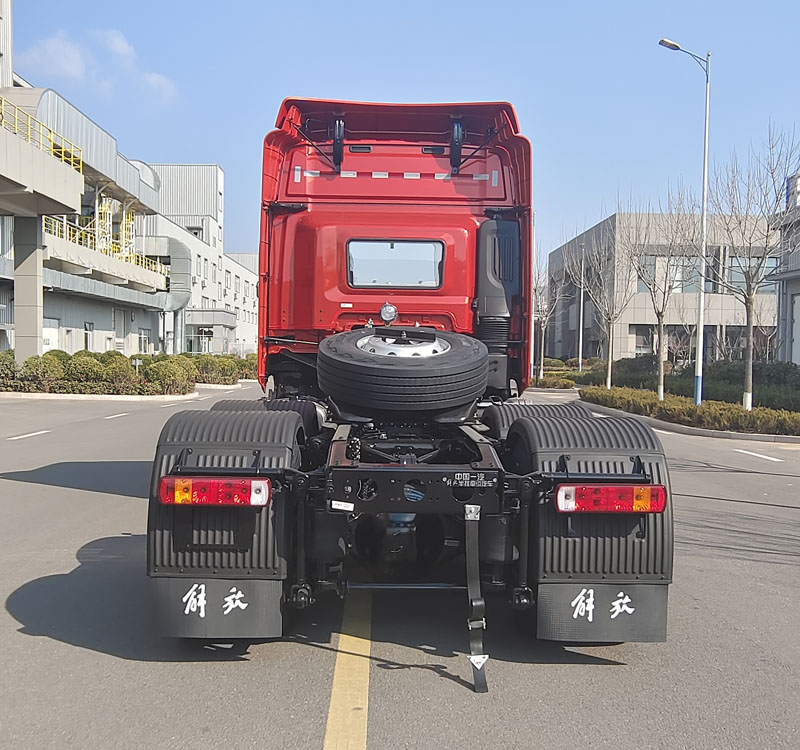 解放牌CA4255P25K2T1E6A80危险品运输半挂牵引车公告图片