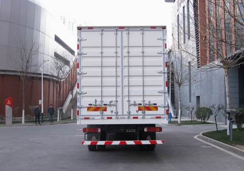 豪沃牌ZZ5257XXYN56CGF1廂式運輸車公告圖片