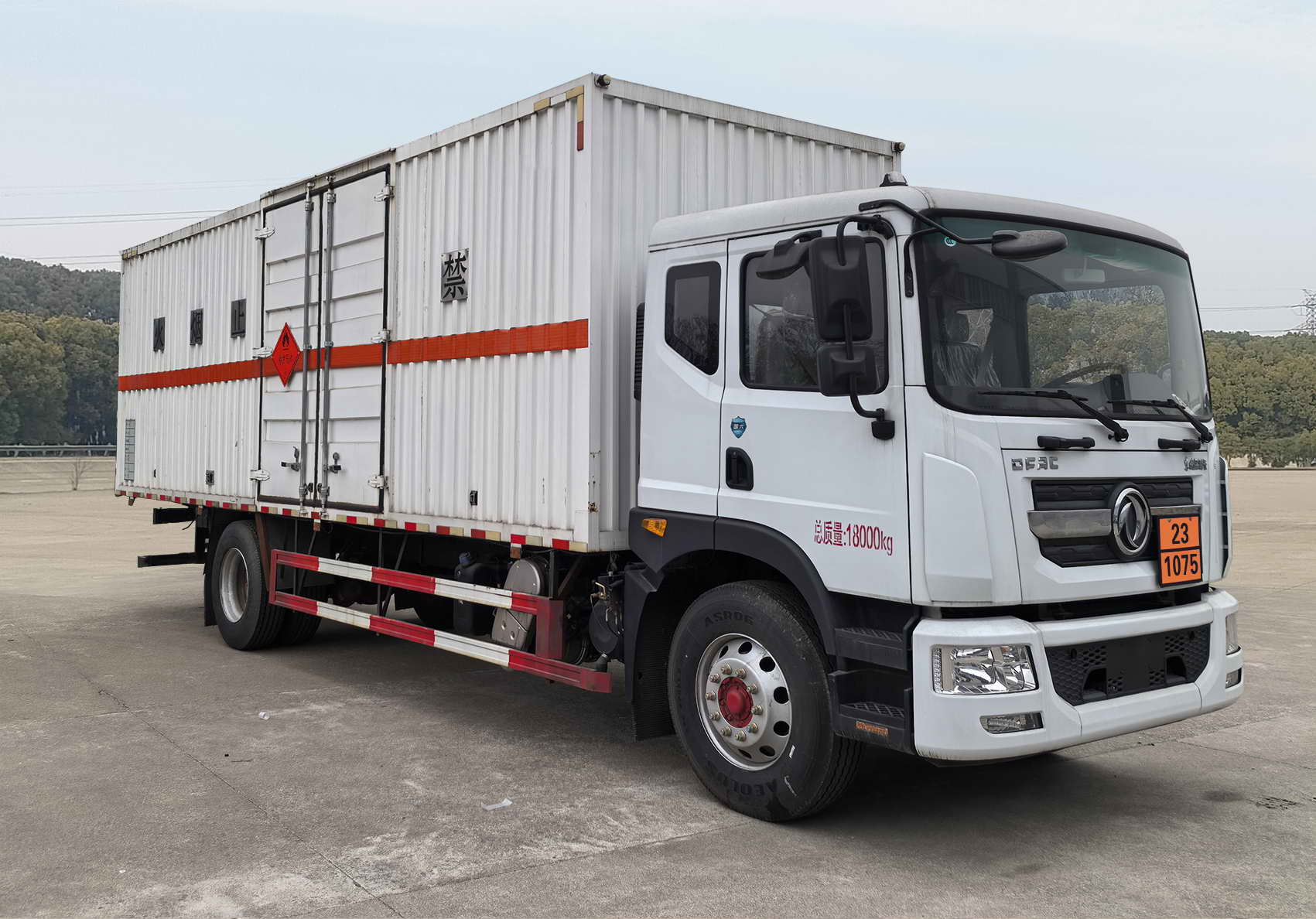 东风牌EQ5185XRQL9CDEACWXP易燃气体厢式运输车