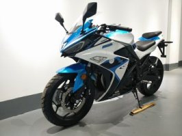 两轮摩托车