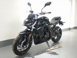 两轮摩托车