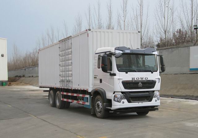 豪沃牌ZZ5257XXYN464GF1厢式运输车图片