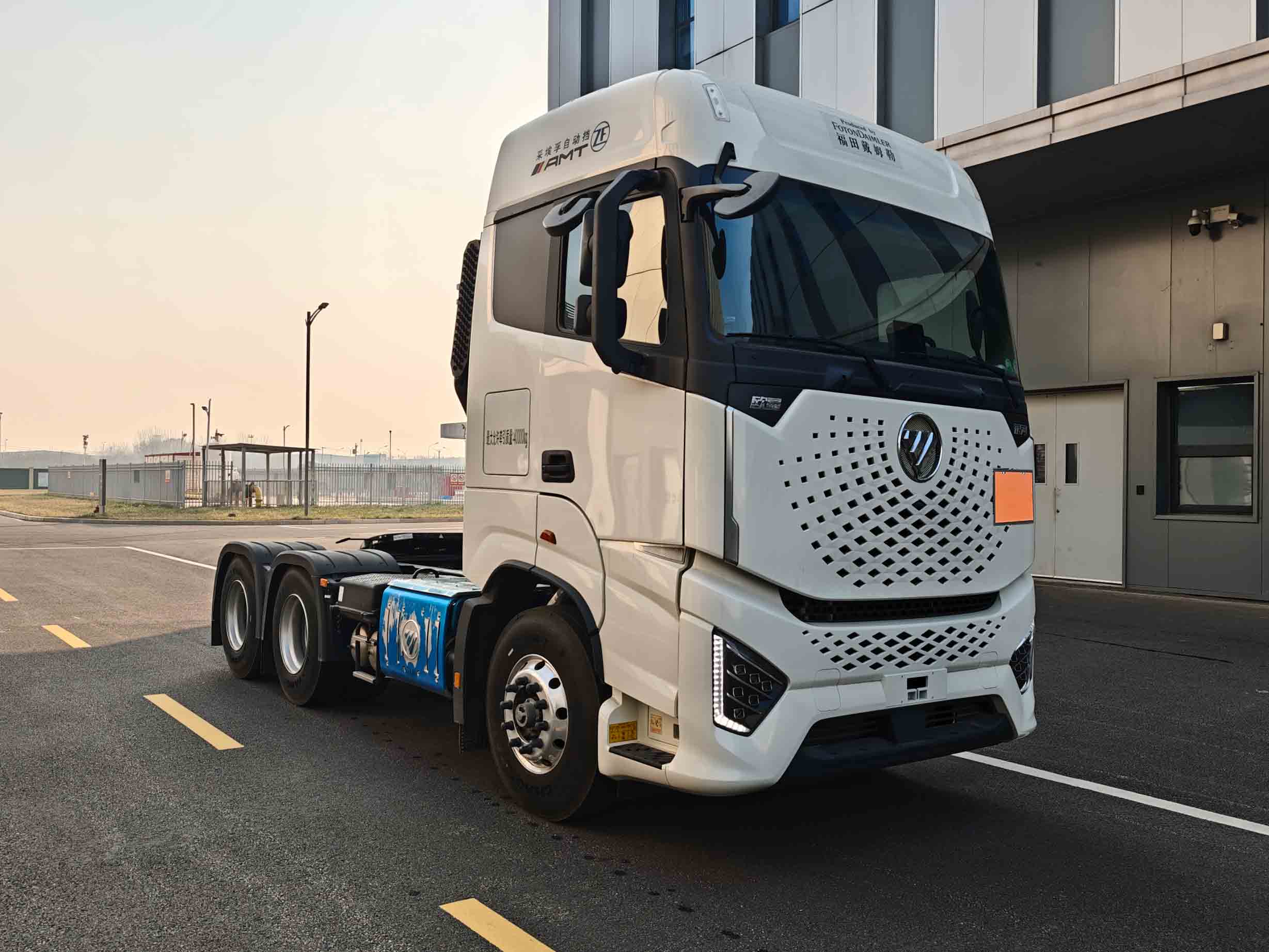 欧曼牌 471马力 危险品半挂牵引车(BJ4259Y6DHL-03)