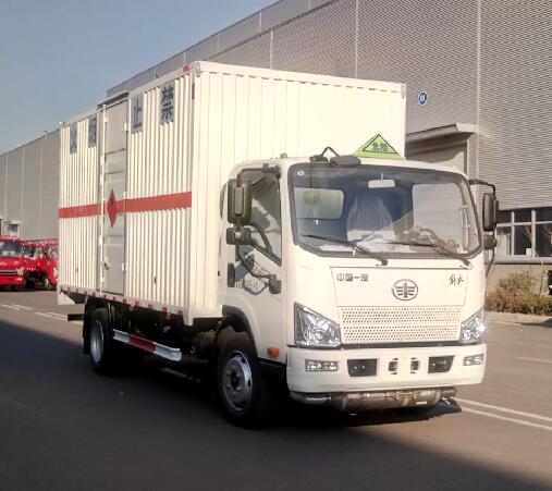 解放牌CA5120XRQP40K59L4E6A84易燃气体厢式运输车