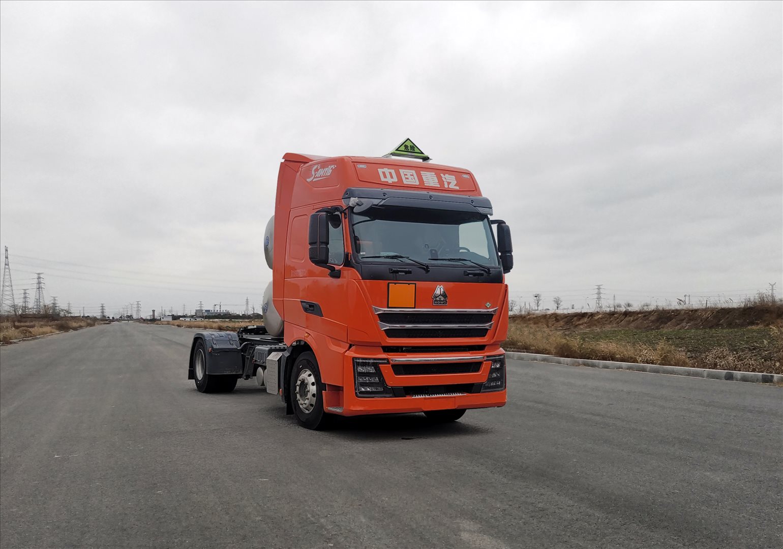 豪沃牌 445马力 危险品牵引车(ZZ4187V381HF1LW)