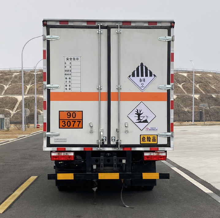 东风牌EQ5045XZW3CDFACWXP杂项危险物品厢式运输车公告图片