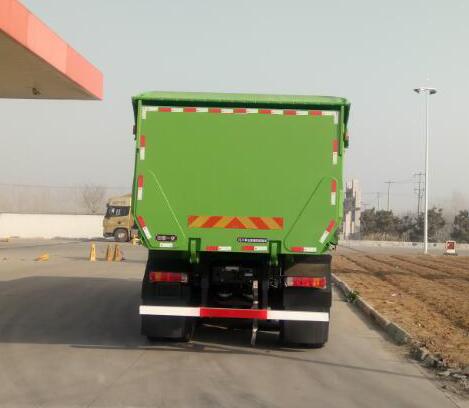 CA3250P27K15L1T1NE6A80 解放牌430马力后双桥,后八轮LNG6.7米国六平头天然气自卸汽车图片