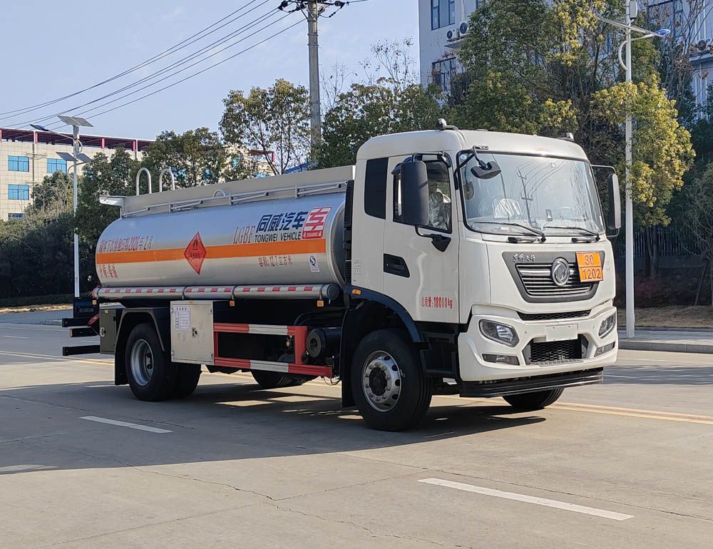 专威牌HTW5180GYYDC6运油车
