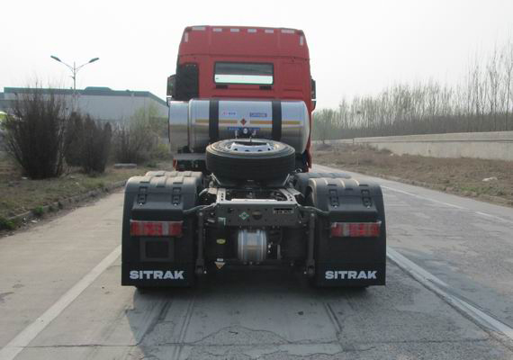 ZZ4256V383HF1L 汕德卡牌445马力后双桥,后八轮LNG国六牵引汽车图片