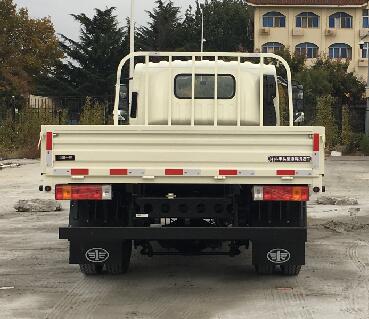 CA1110P40K59L2E6A84 解放牌184马力单桥柴油4.3米国六平头柴油载货汽车图片