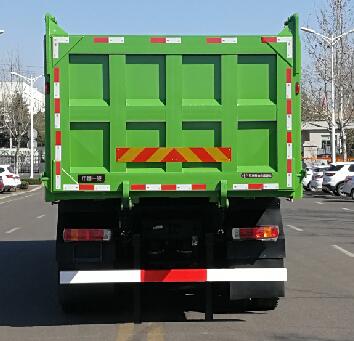 CA3310P27K15L5T4NE6A80 解放牌460马力前四后八LNG8.8米国六平头天然气自卸汽车图片