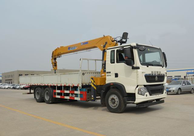 豪沃牌ZZ5257JSQN464GF1随车起重运输车