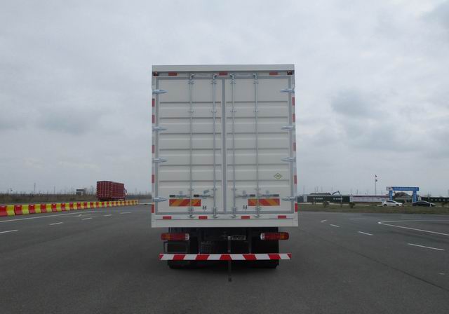 豪沃牌ZZ5187XXYN711GF1L廂式運(yùn)輸車公告圖片