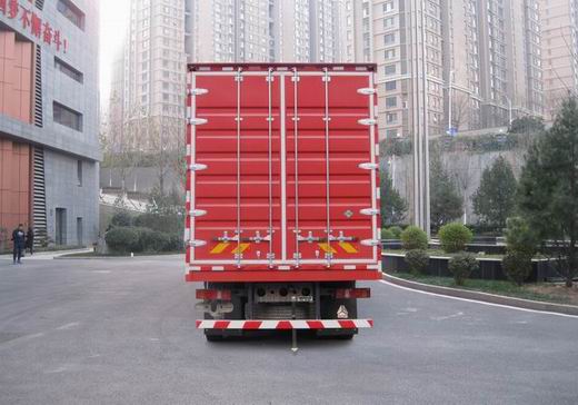 豪沃牌ZZ5317XXYV466HF1L廂式運(yùn)輸車公告圖片