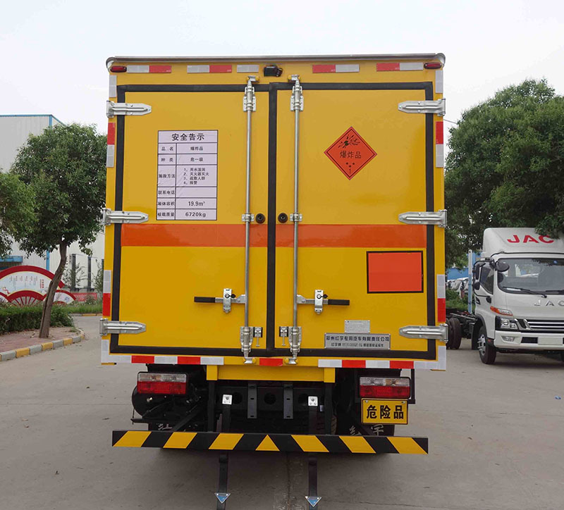紅宇牌HYJ5120XQY-EQ爆破器材運(yùn)輸車公告圖片