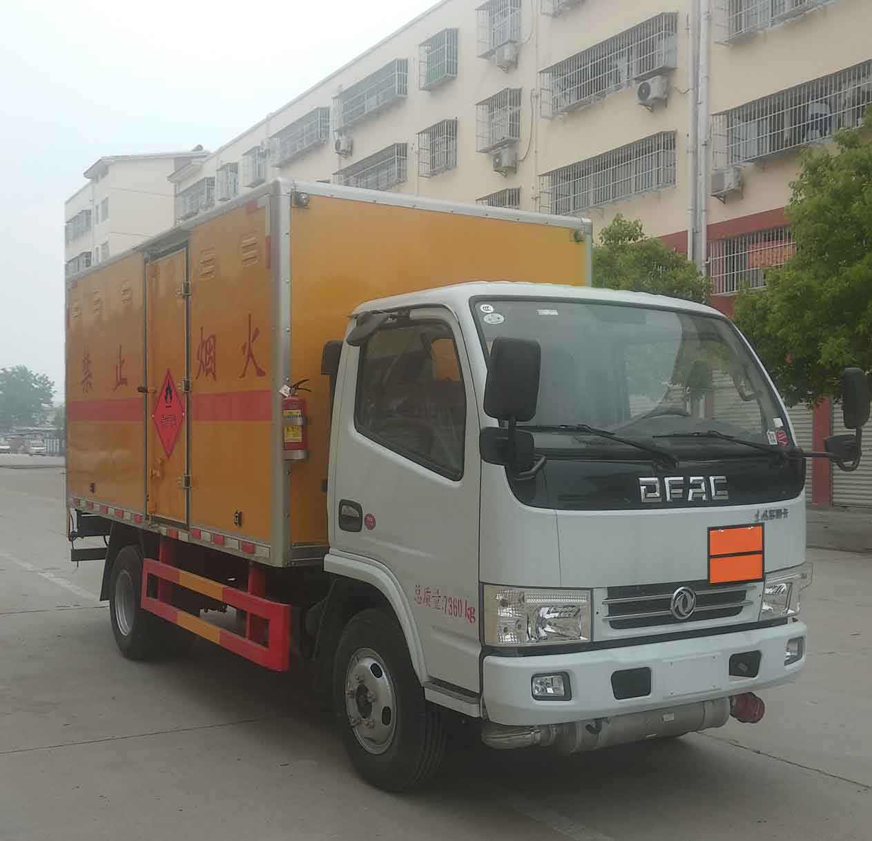 程力威牌CLW5073XRQ6易燃气体厢式运输车