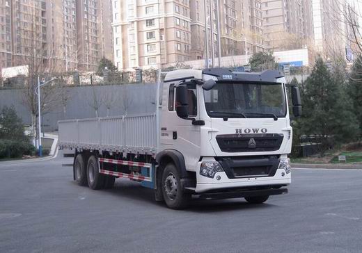 豪沃牌 326马力 载货汽车(ZZ1257N464GF1)