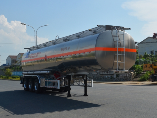 欧曼牌12.4米33.5吨3轴铝合金运油半挂车(HFV9409GYYA)