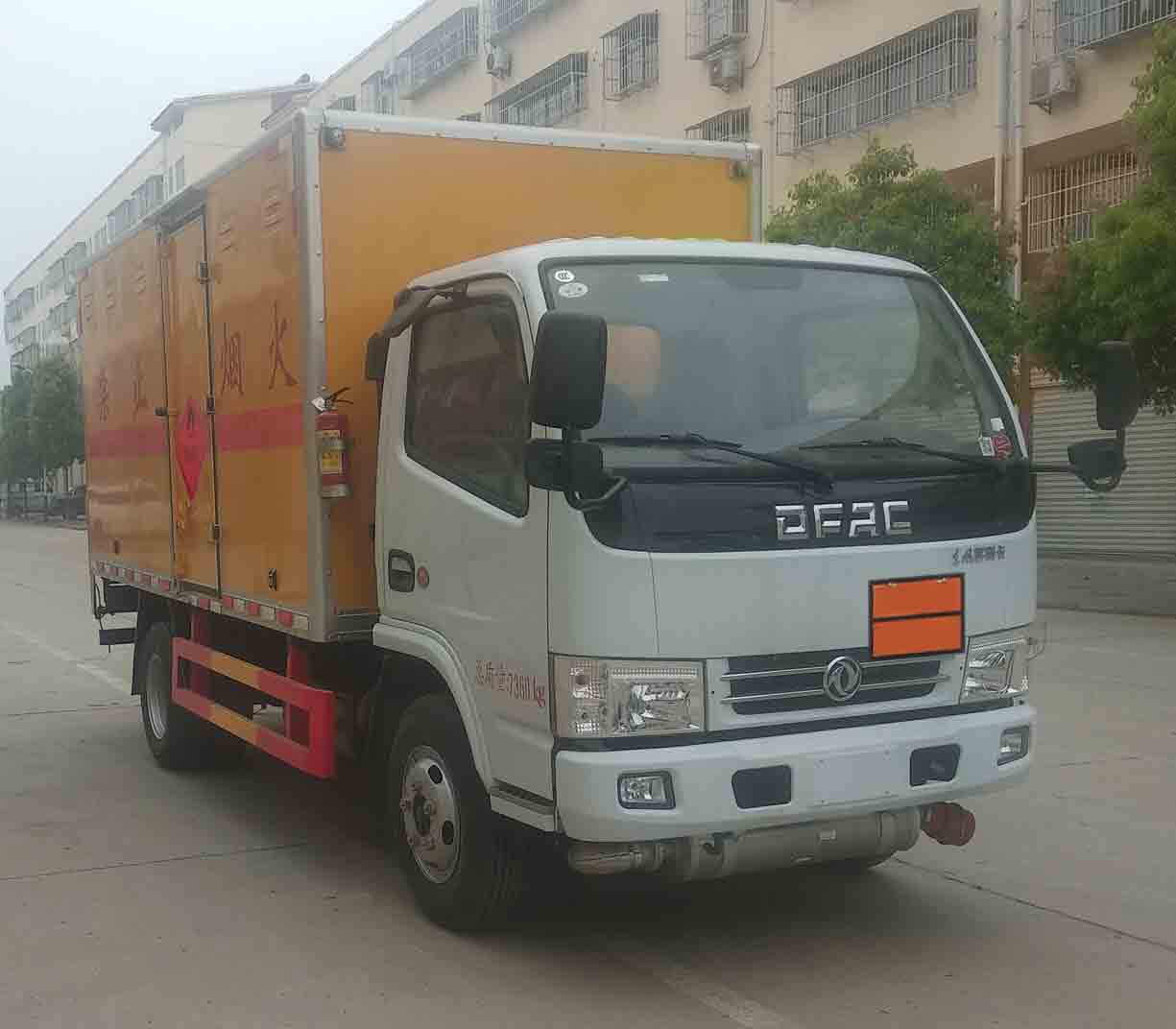 程力威牌CLW5073XRY6易燃液体厢式运输车