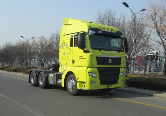 汕德卡牌 505马力 牵引汽车(ZZ4256V324HF1B-1)