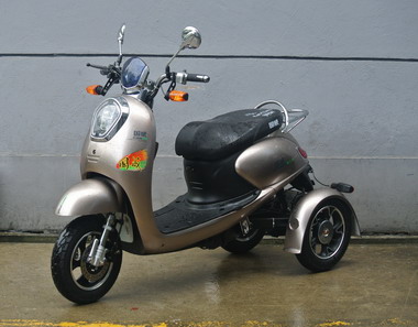 电动正三轮轻便摩托车
