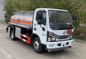 东风股份多利卡D6 CLQ5070GYY6E运油车