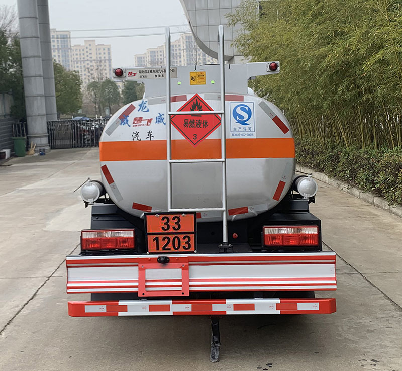 东风股份多利卡D6 CLQ5070GYY6E运油车公告图片