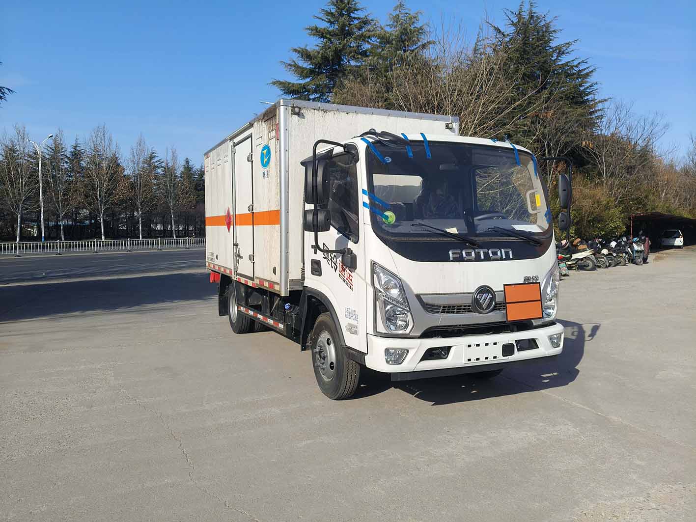春星牌ZZT5041XRY-6易燃液体厢式运输车