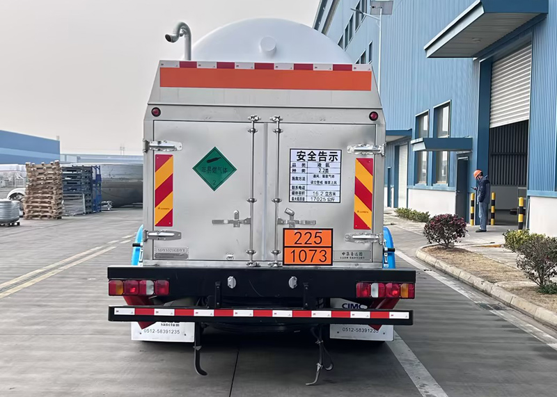 圣達(dá)因牌SDY5321GDYY低溫液體運(yùn)輸車公告圖片