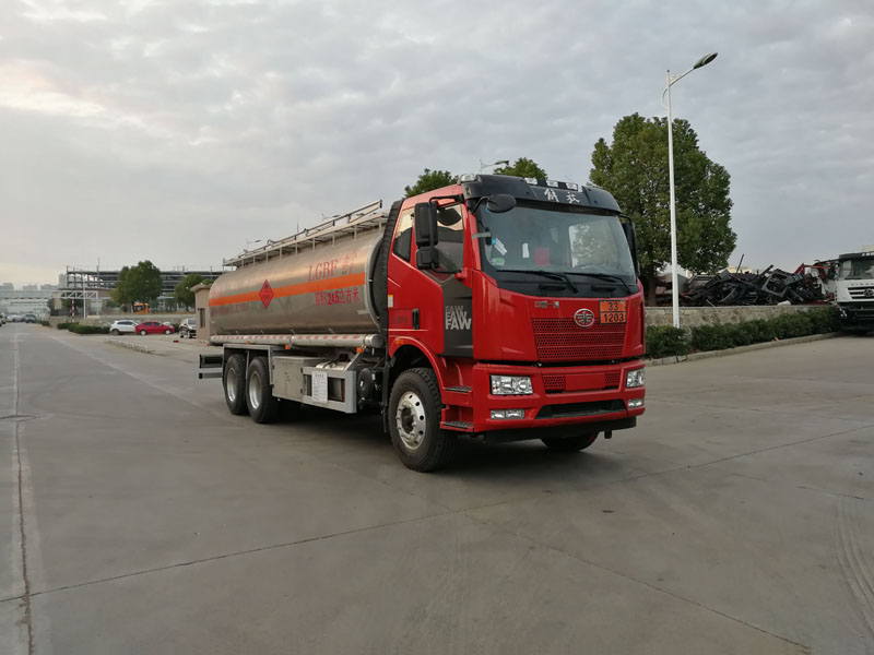楚胜牌CSC5260GYYLC6铝合金运油车