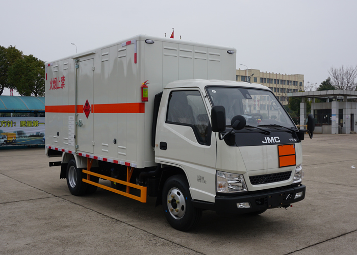 江铃江特牌JMT5040XRYXG26易燃液体厢式运输车