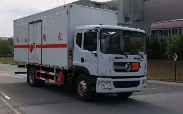 程力威牌CLW5180XRQE6易燃气体厢式运输车