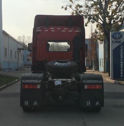 CA4250P1K15T1E6A80 解放牌400马力后双桥,后八轮柴油国六平头柴油牵引车图片