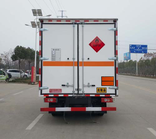 專威牌HTW5040XRQB6易燃?xì)怏w廂式運輸車公告圖片