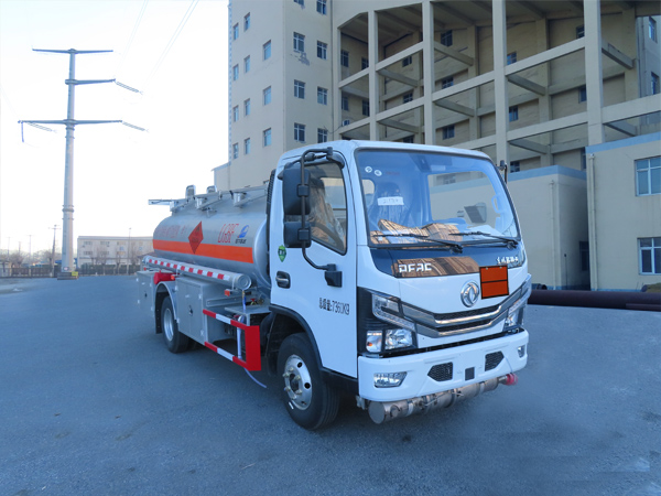 陆平机器牌LPC5071GJYE6加油车