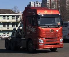 双燃料牵引汽车