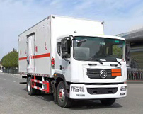 程力威牌CLW5180XFWE6腐蚀性物品厢式运输车