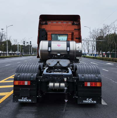 QCC4253N664W-1 集瑞联合牌461马力后双桥,后八轮LNG国六危险品牵引汽车图片