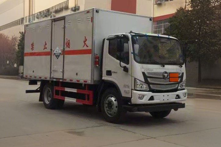 程力威牌CLW5120XFWB6腐蚀性物品厢式运输车